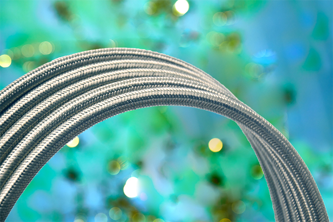 鍍金屬防波套技術滿足國防大型無人機:狹小空間布線與輕量化減重80%