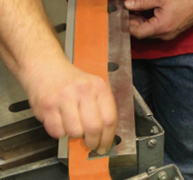 航發(fā)葉片噴涂遮蔽難題?單層CYB0511膠帶耐600℃/7次高溫,精準(zhǔn)防護(hù)無殘膠